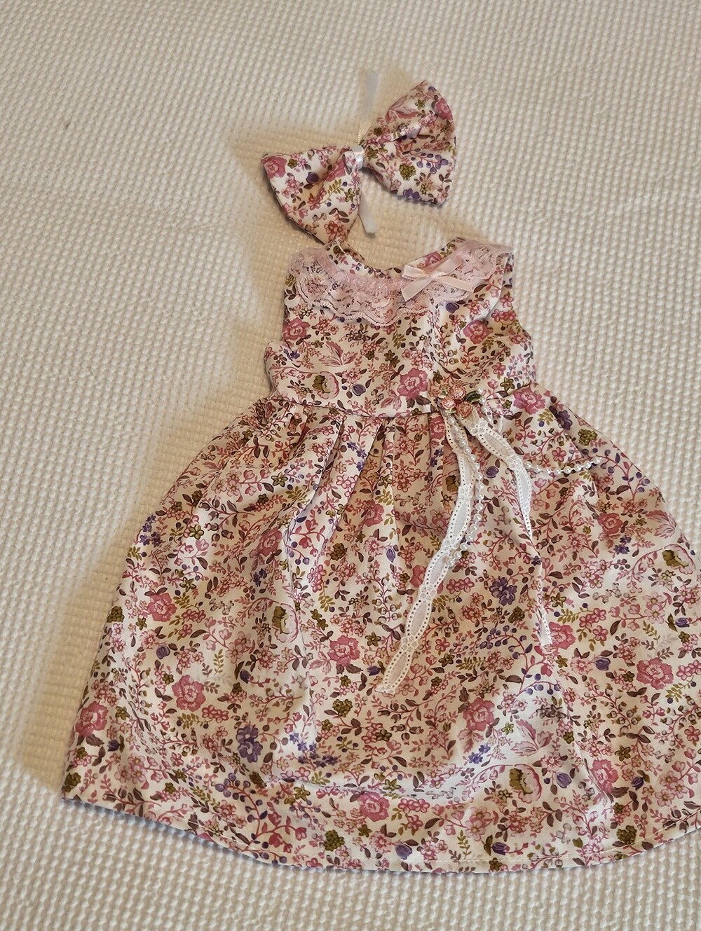 American Girl 18" Doll Clothing. Lovely Dress With Matching Clip-on Hair Bow.